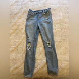 Size 5 Vanilla Star distressed jeans
